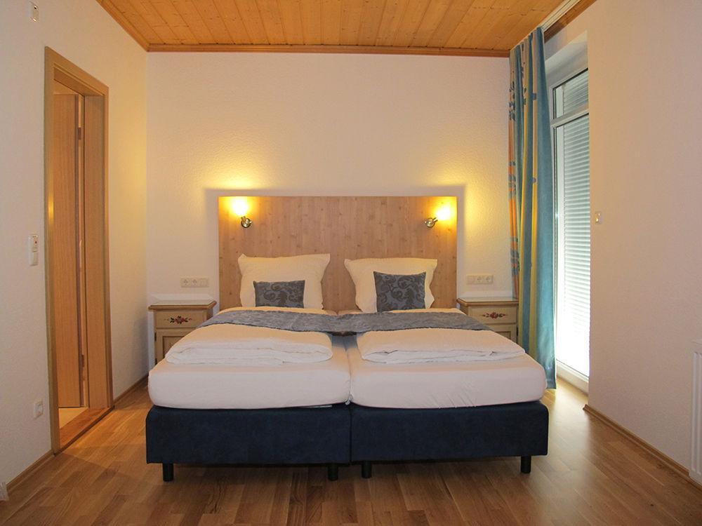 Hotel Garni Almenrausch Und Edelweiss 加爾米施-帕滕基興 外观 照片