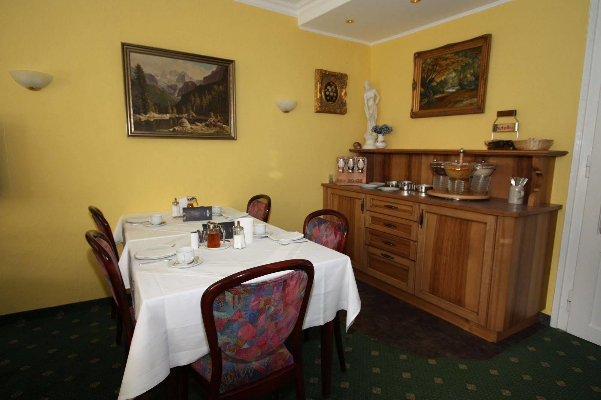 Hotel Garni Almenrausch Und Edelweiss 加爾米施-帕滕基興 外观 照片