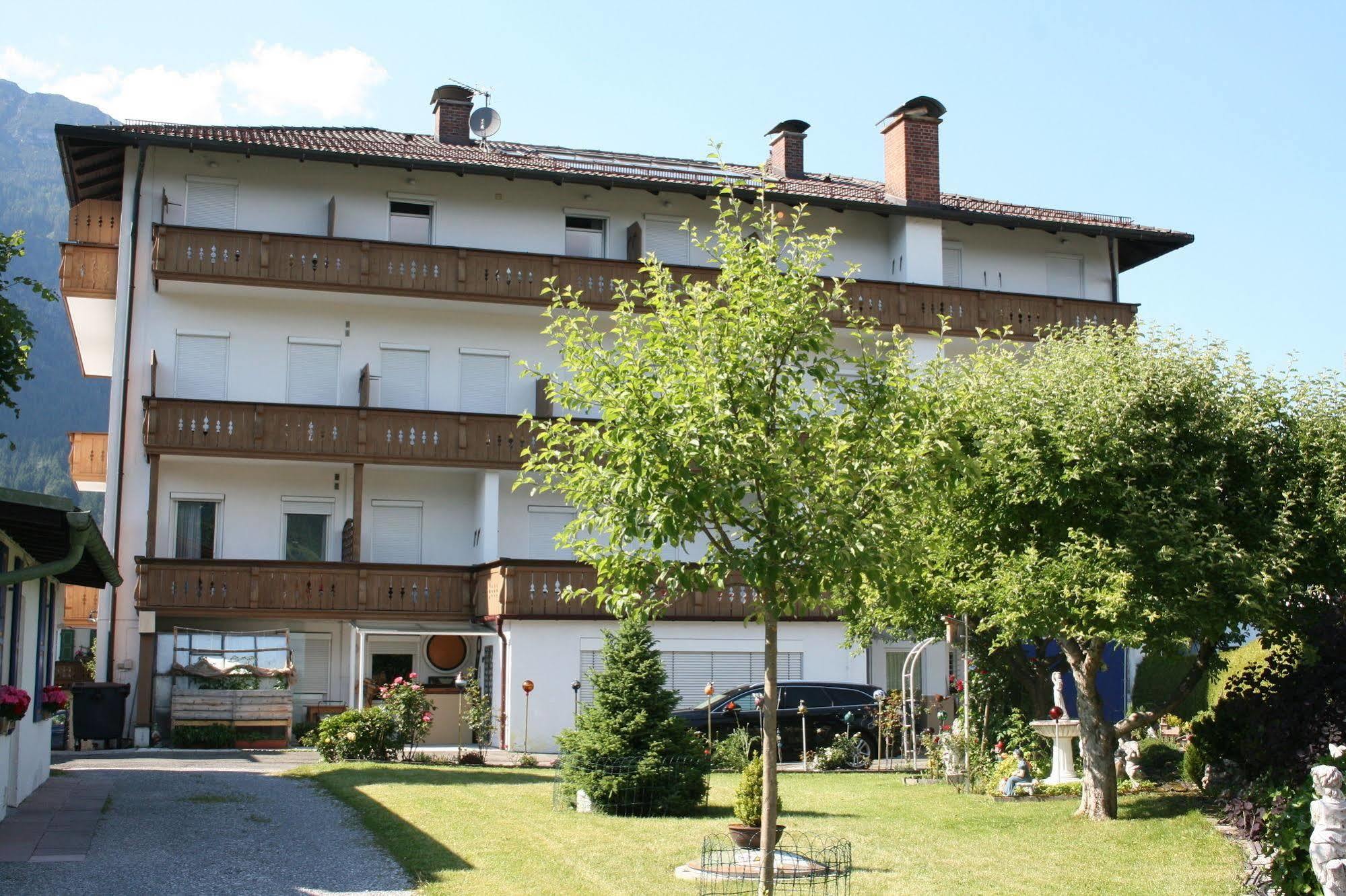 Hotel Garni Almenrausch Und Edelweiss 加爾米施-帕滕基興 外观 照片