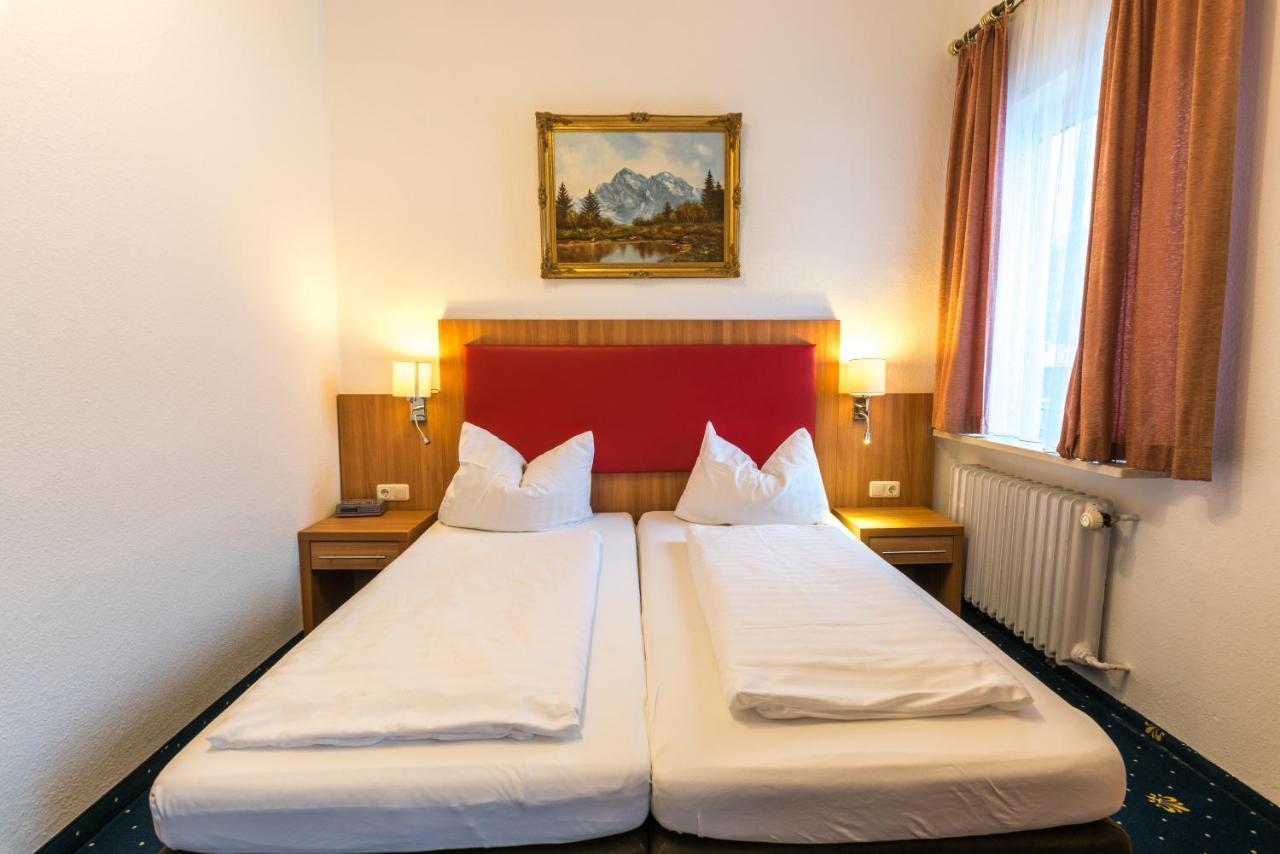 Hotel Garni Almenrausch Und Edelweiss 加爾米施-帕滕基興 外观 照片