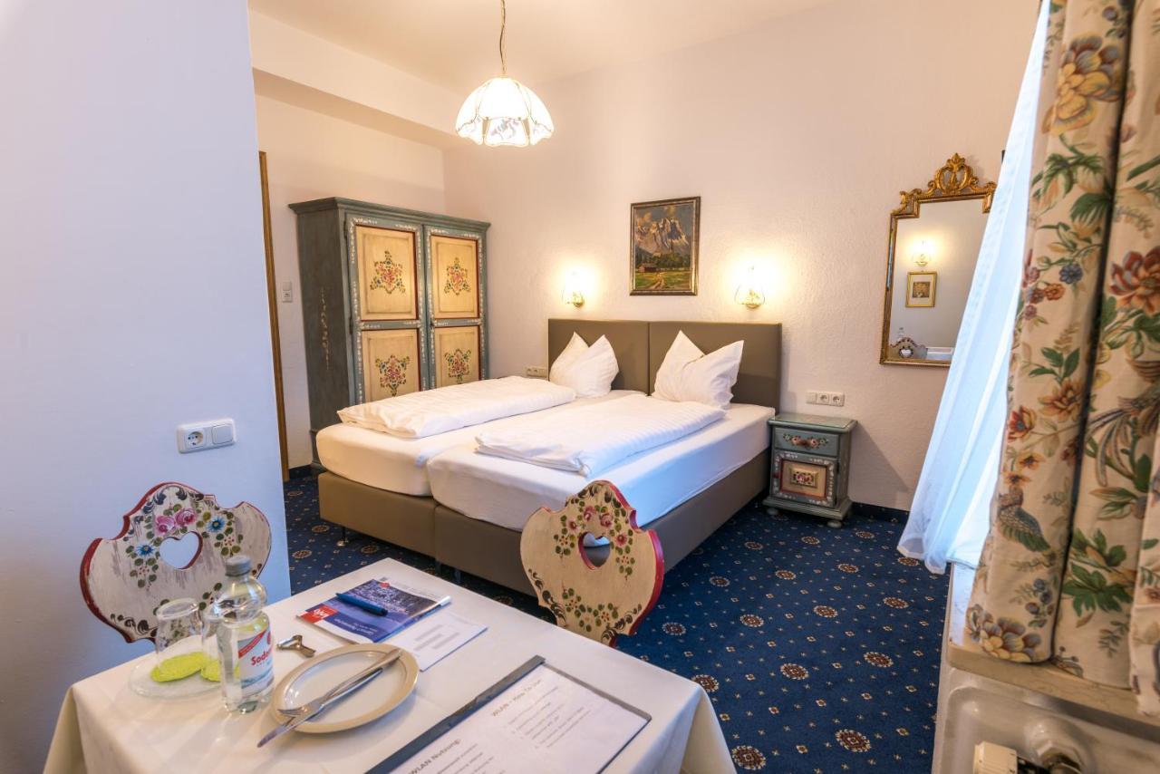 Hotel Garni Almenrausch Und Edelweiss 加爾米施-帕滕基興 外观 照片