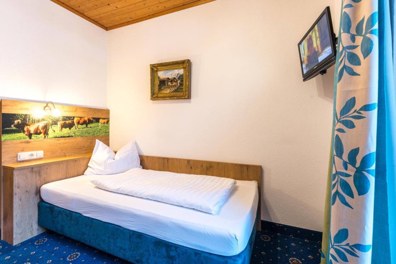 Hotel Garni Almenrausch Und Edelweiss 加爾米施-帕滕基興 外观 照片