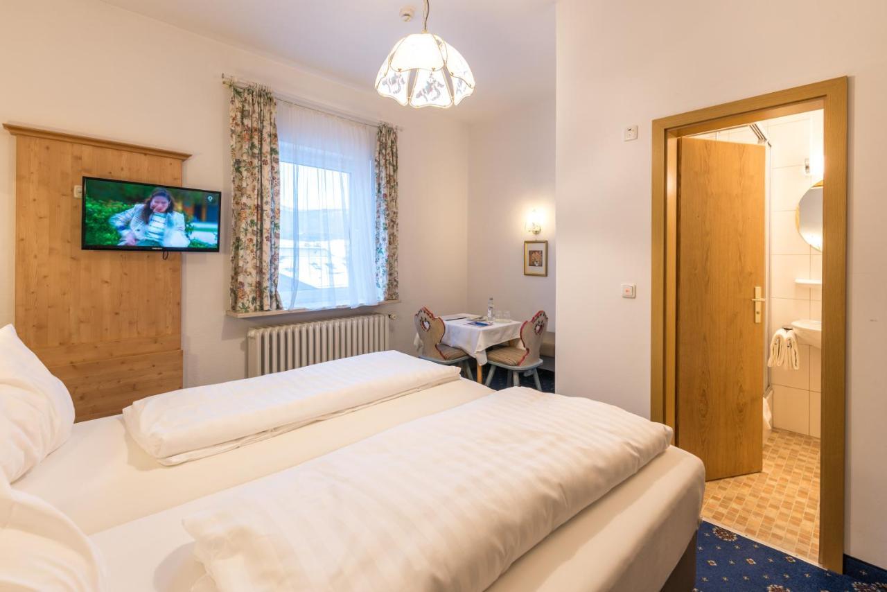 Hotel Garni Almenrausch Und Edelweiss 加爾米施-帕滕基興 外观 照片