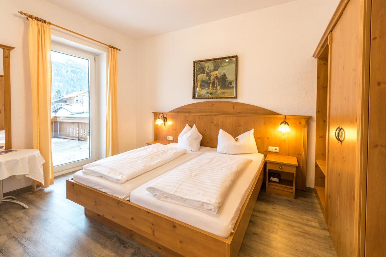 Hotel Garni Almenrausch Und Edelweiss 加爾米施-帕滕基興 外观 照片