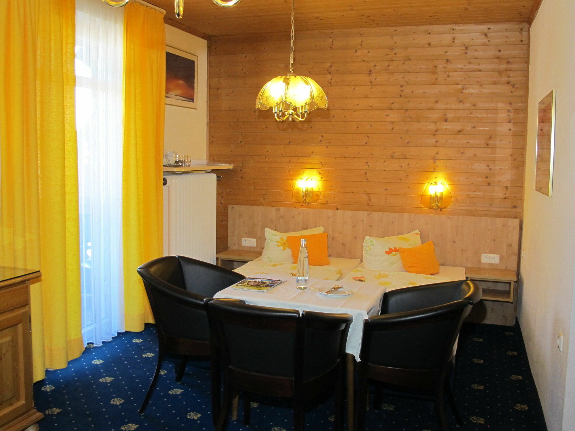 Hotel Garni Almenrausch Und Edelweiss 加爾米施-帕滕基興 外观 照片